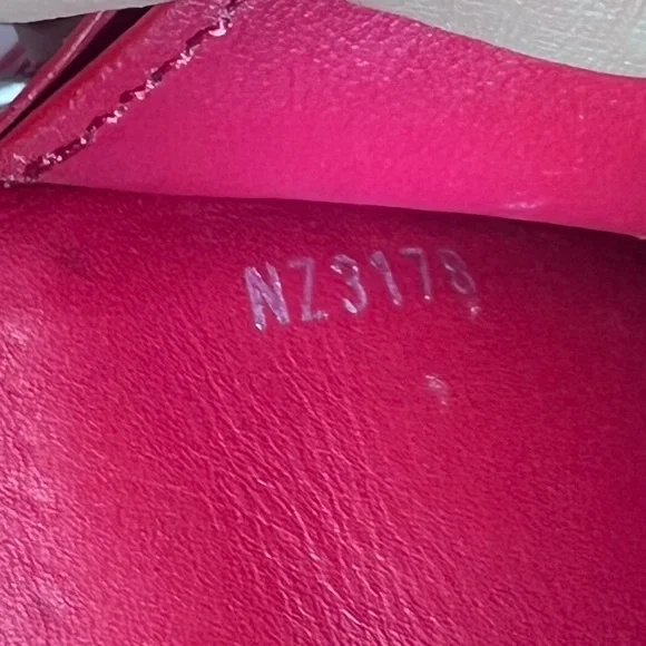 LOUIS VUITTON New Wave Long Wallet/Wristlet
Quilted Leather Rouge - Picture 11 of 16